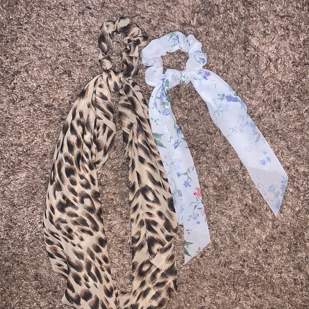 Package of 2 hair scarves 🧣💗